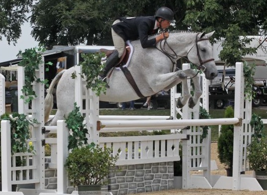 Shawn Casady and Vida Blue Dominate Large Junior 16-17 Hunters at Kentucky Summer Horse Show